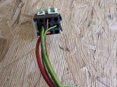 BMW Green Relay with Connector 613683737005